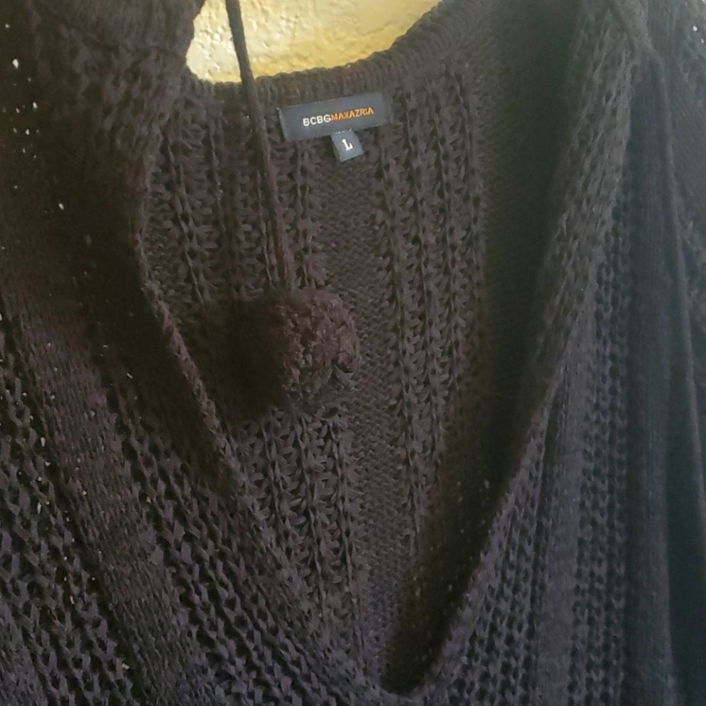 BCBG BLACK HOODED KNIT SWEATER SIZE LRG